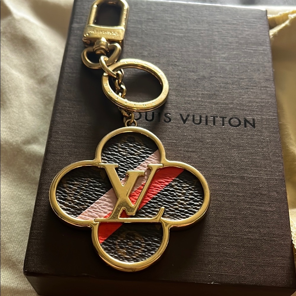 Authentic Louis Vuitton Gold Key and bag charm - Picture 2 of 7
